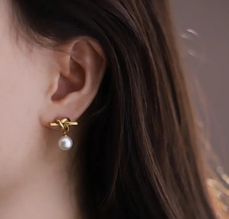 Knot earrings